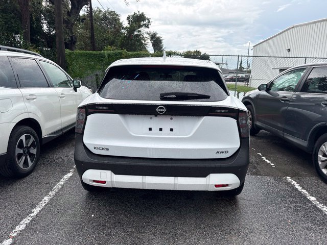 Used 2025 Nissan Kicks SV AWD/4WD image 6