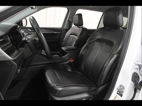 Used 2021 Jeep Grand Cherokee L Limited AWD/4WD image 5