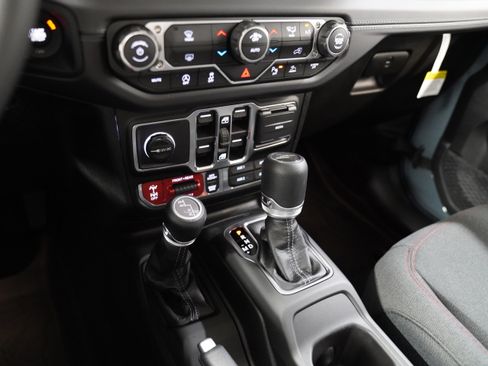 Used 2026 Jeep Gladiator Rubicon AWD/4WD image 26