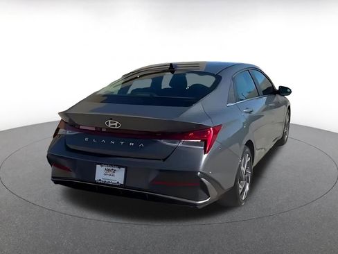 Used 2025 Hyundai Elantra SEL image 12