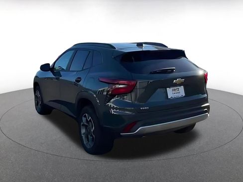 Used 2025 Chevrolet Trax LT w/ LT Convenience Package image 11