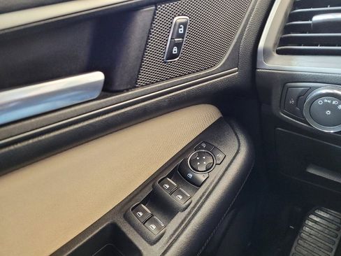 Used 2016 Ford Edge SE image 27