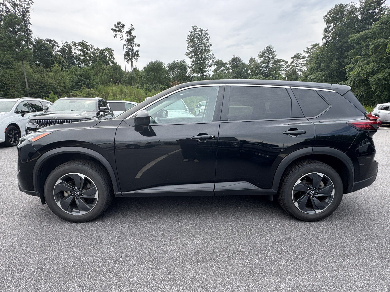 Used 2024 Nissan Rogue SV AWD/4WD image 8