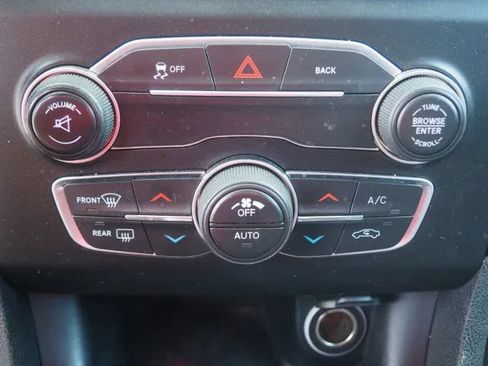 Used 2015 Dodge Charger SXT RWD image 15