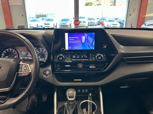 Used 2023 Toyota Highlander XSE AWD/4WD image 23