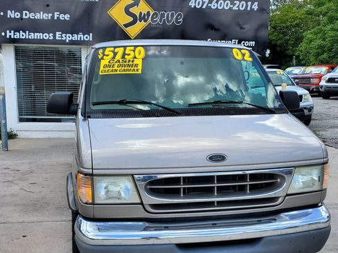 Used 2002 Ford E-150 and Econoline 150 Wagon RWD image 4