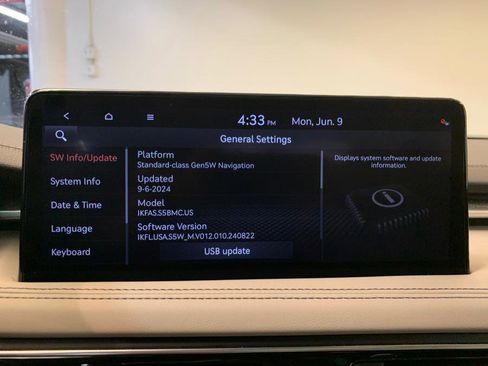 Used 2022 Genesis G70 3.3T w/ Sport Advanced Package image 33