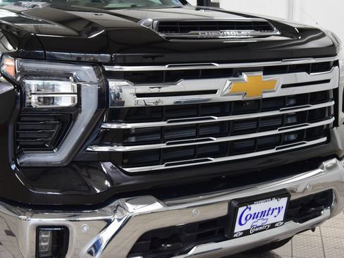 Used 2024 Chevrolet Silverado 2500 LTZ w/ LTZ Convenience Package AWD/4WD image 13