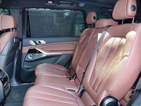 Used 2021 BMW X7 M50i w/ Dynamic Handling Package AWD/4WD image 49