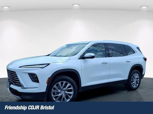 Used 2025 Buick Enclave Preferred AWD/4WD image 1