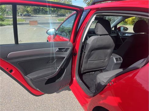 Used 2016 Volkswagen Golf S image 12