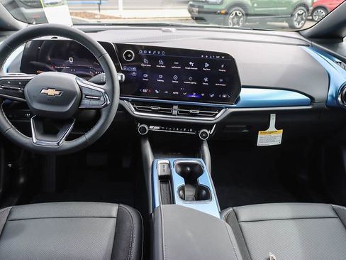 Used 2026 Chevrolet Equinox EV LT image 11