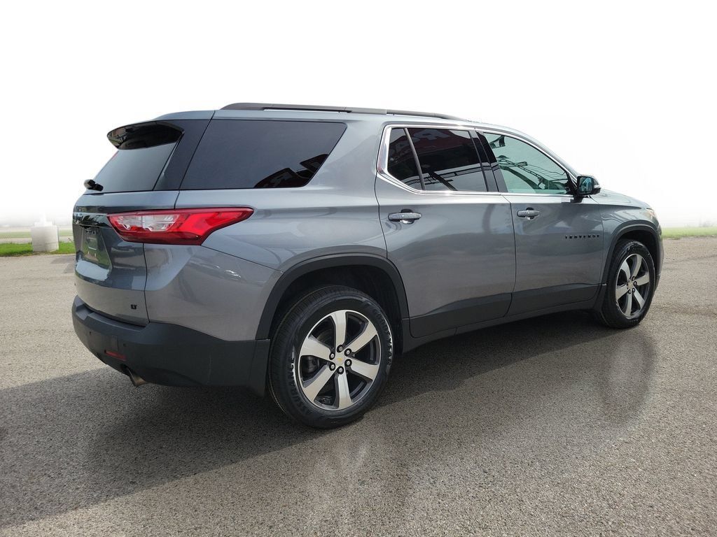 Used 2021 Chevrolet Traverse LT w/ LT Premium Package AWD/4WD image 4