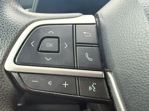 Used 2022 Toyota Highlander L FWD image 20