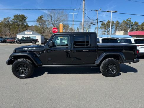 Used 2023 Jeep Gladiator Sport image 4