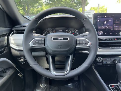Used 2023 Jeep Compass Limited AWD/4WD image 16