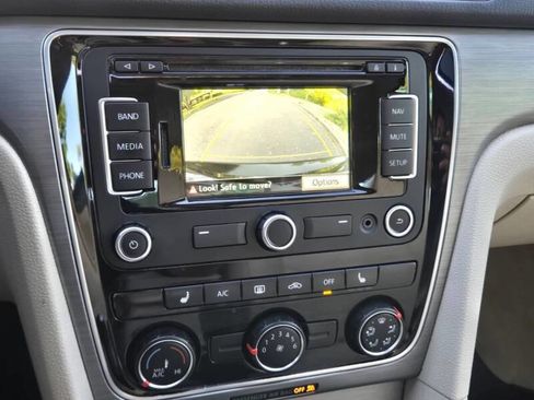 Used 2014 Volkswagen Passat TDI SE FWD image 19