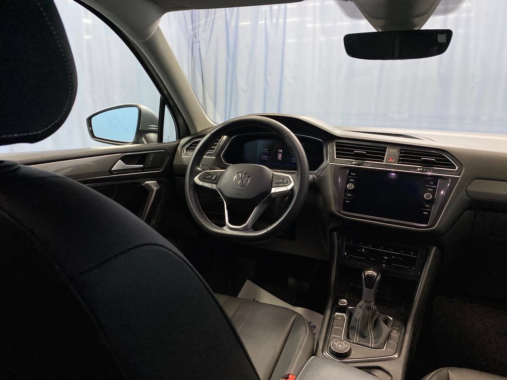 Used 2023 Volkswagen Tiguan SE AWD/4WD image 37