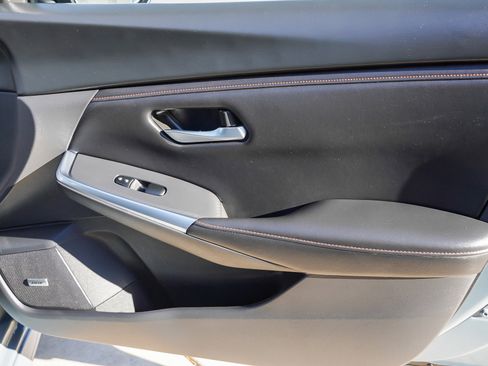 Used 2024 Nissan Sentra SR w/ SR Premium Package image 27