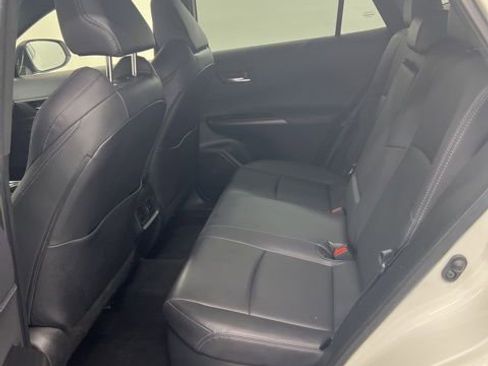 Used 2022 Toyota Venza XLE image 16