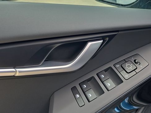 New 2026 Kia Niro EX FWD image 18