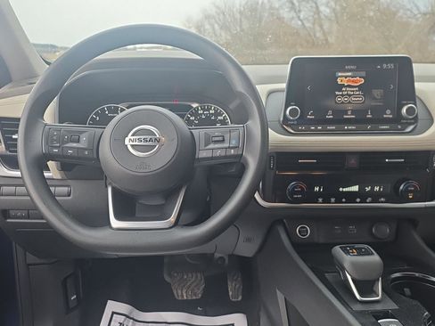 Used 2021 Nissan Rogue SV image 4