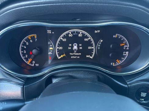 Used 2018 Jeep Grand Cherokee Limited image 27