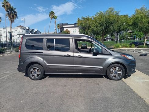 Used 2019 Ford Transit Connect Titanium w/ Titanium Premium Package FWD image 4