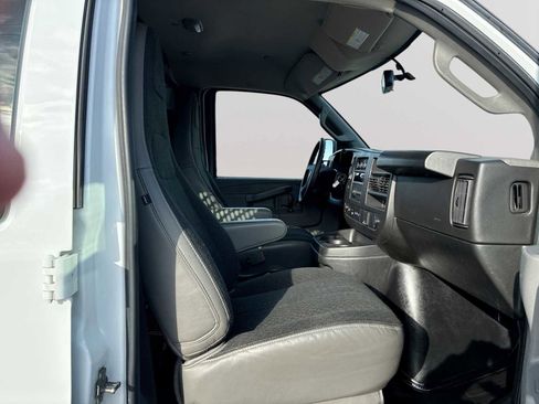 Certified 2022 GMC Savana 2500 w/ Driver Convenience Package image 24