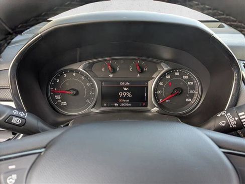 Used 2023 Chevrolet Equinox Premier image 11