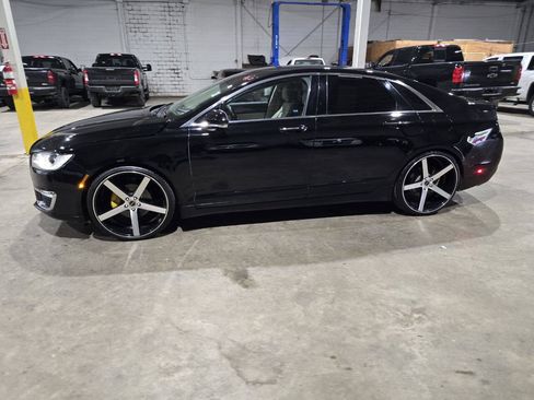 Used 2017 Lincoln MKZ Premiere FWD image 4