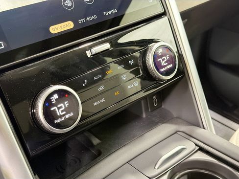 New 2026 Land Rover Discovery Limited Edition image 33