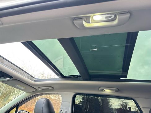 Used 2022 Kia Sorento S w/ Panoramic Sunroof Package image 18