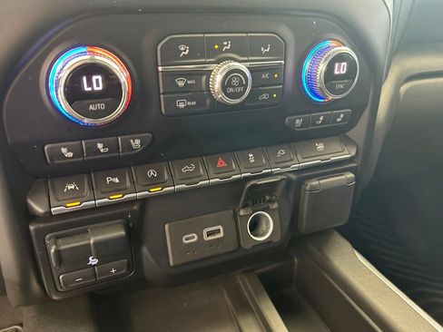 Used 2021 GMC Sierra 1500 SLT w/ SLT Premium Plus Package AWD/4WD image 43