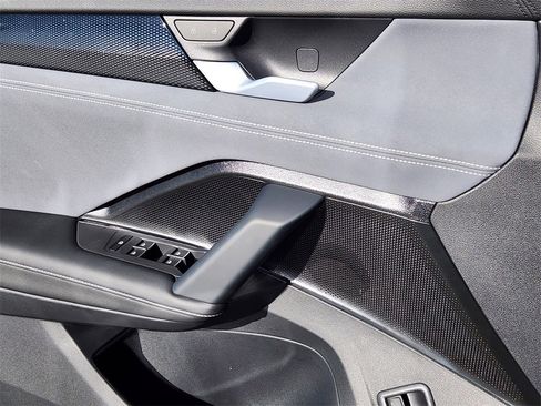 New 2026 Volkswagen Tiguan SE image 12