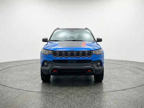 Used 2025 Jeep Compass Trailhawk AWD/4WD image 2