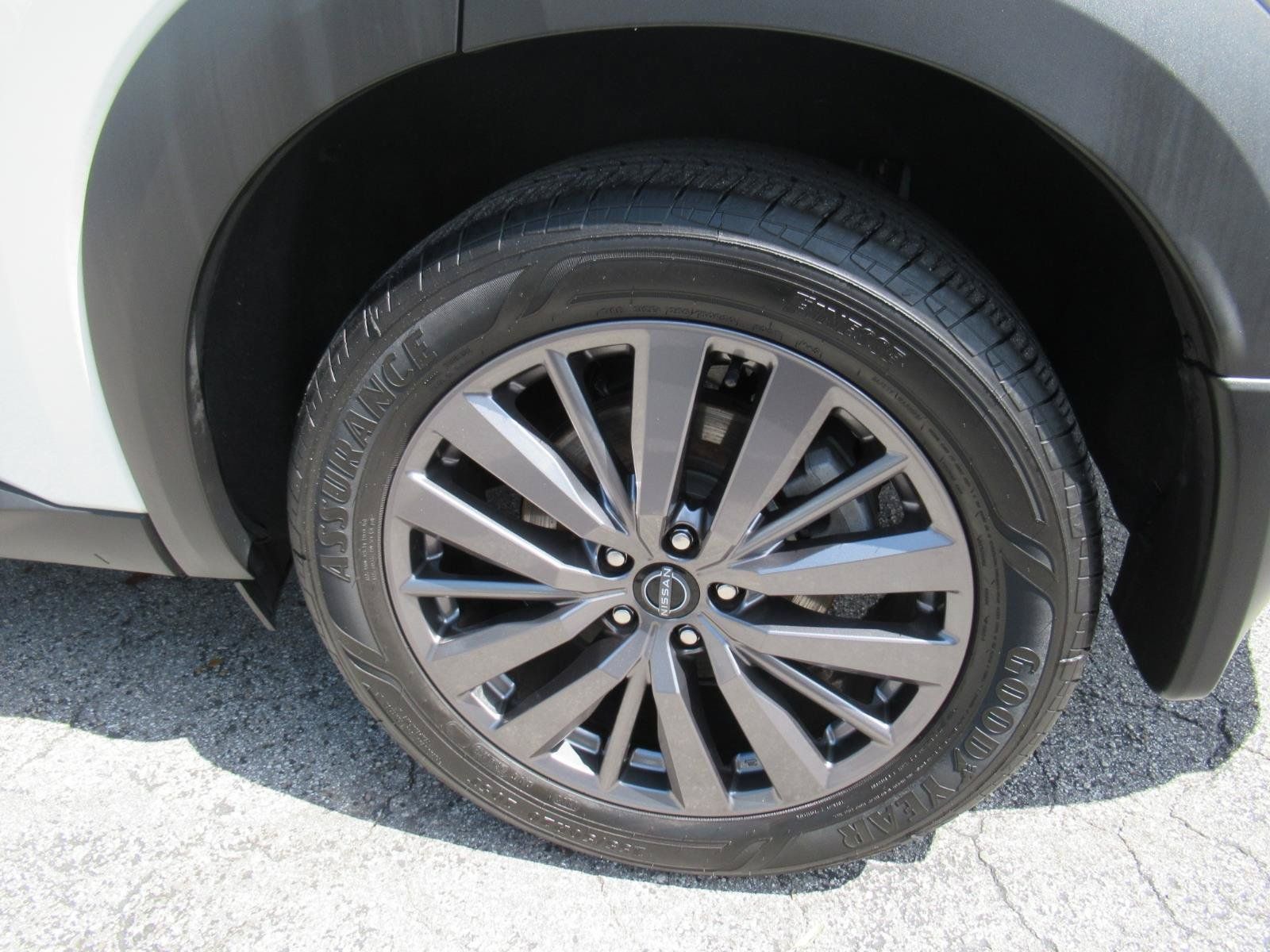Used 2024 Nissan Pathfinder SL w/ SL Premium Package FWD image 9