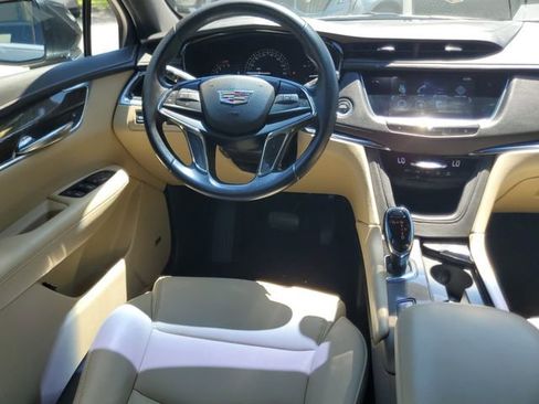 Used 2019 Cadillac XT5 FWD image 17