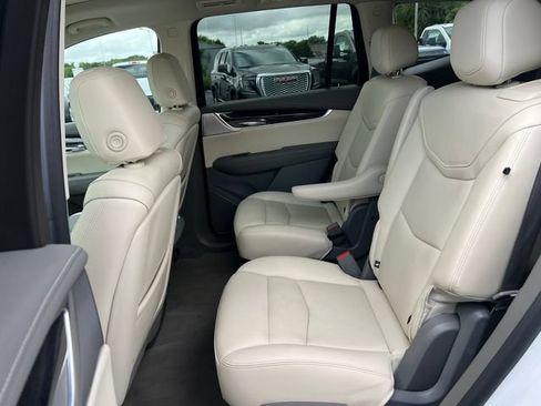 Used 2023 Cadillac XT6 Premium Luxury AWD/4WD image 4