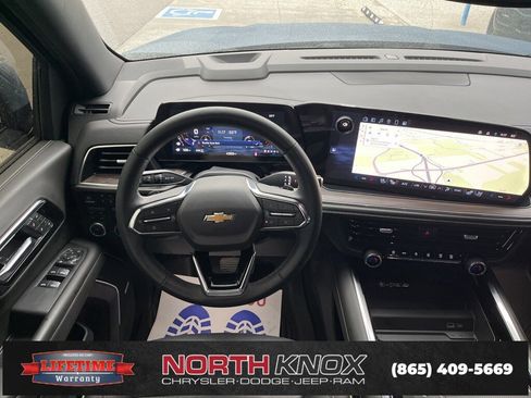 Used 2025 Chevrolet Suburban Premier image 12