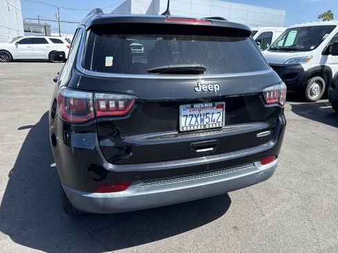 Used 2017 Jeep Compass Latitude w/ Popular Equipment Group FWD image 16