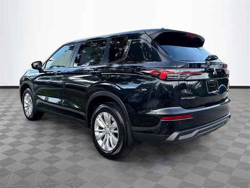 New 2025 Mitsubishi Outlander ES image 7