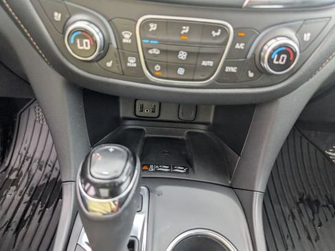 Used 2018 Chevrolet Equinox Premier AWD/4WD image 18