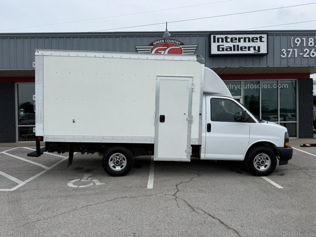 Used 2023 GMC Savana 3500 RWD image 1