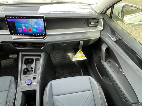 New 2026 Volkswagen Tiguan SE FWD image 8