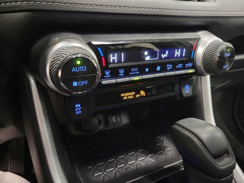 Used 2021 Toyota RAV4 XLE w/ Convenience Package image 17