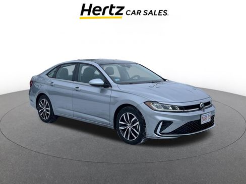 Used 2025 Volkswagen Jetta SE image 1