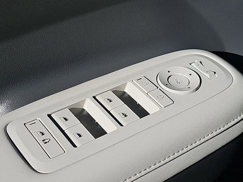 Used 2024 Hyundai Santa Fe Limited image 30