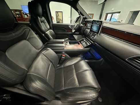 Used 2021 Lincoln Navigator Reserve w/ Luxury Package image 19