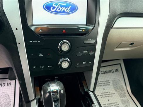 Used 2015 Ford Explorer XLT w/ Equipment Group 201B AWD/4WD image 18